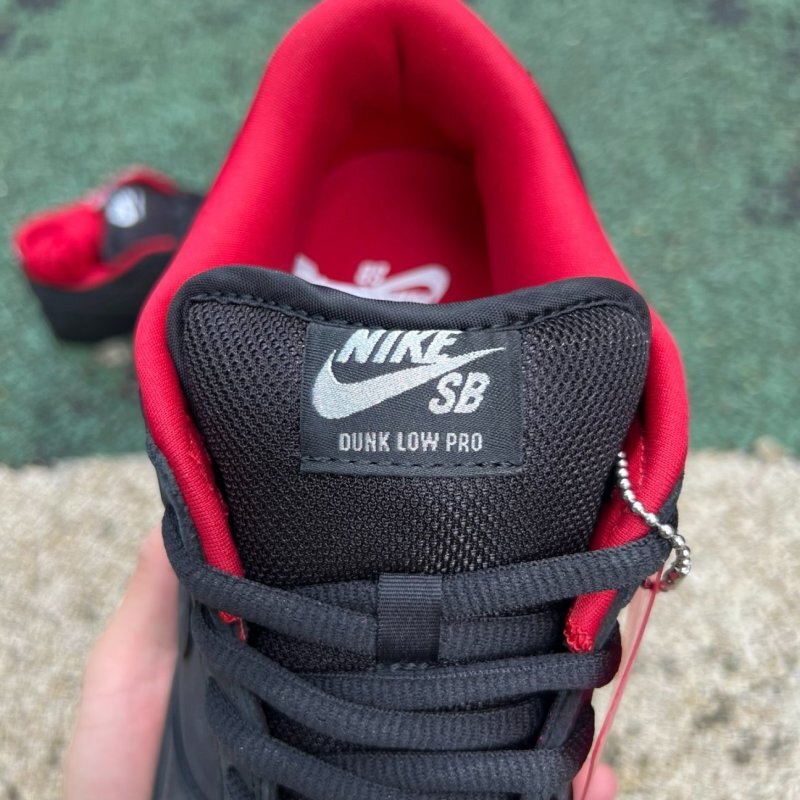 Nike SB Dunk Low Supreme '94 Black Red 428925-001