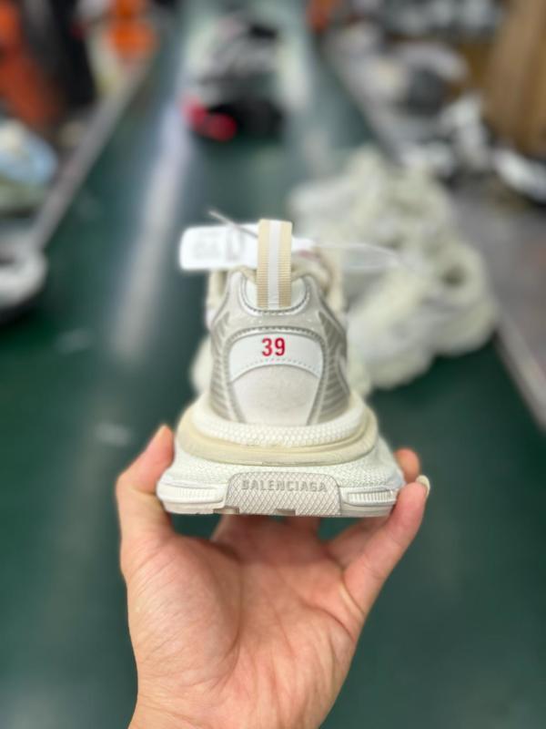 Balenciaga Runner Sneakers White 677403 W3RE1 9000