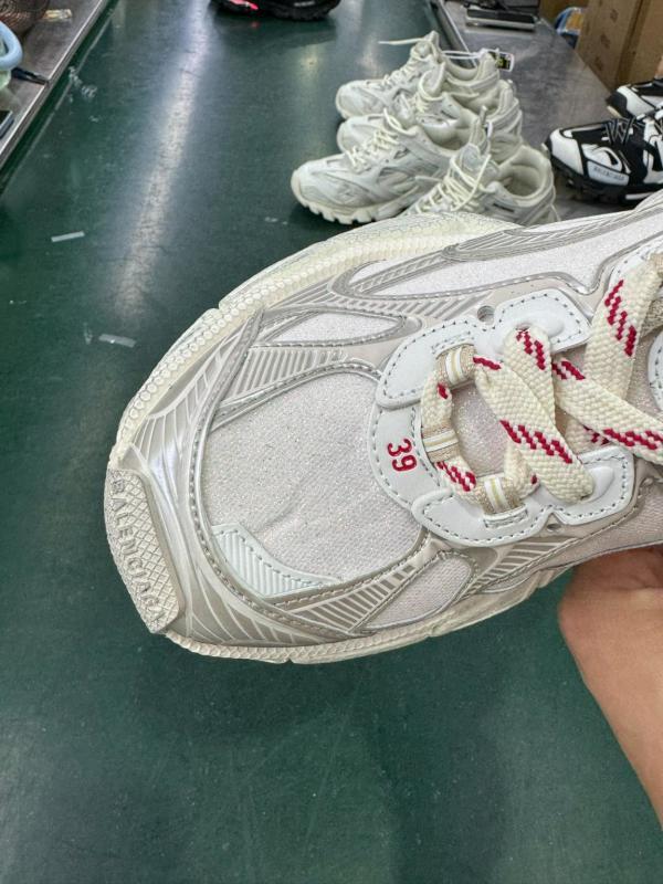 Balenciaga Runner Sneakers White 677403 W3RE1 9000