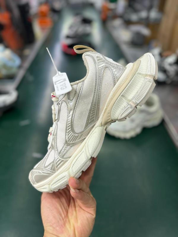 Balenciaga Runner Sneakers White 677403 W3RE1 9000