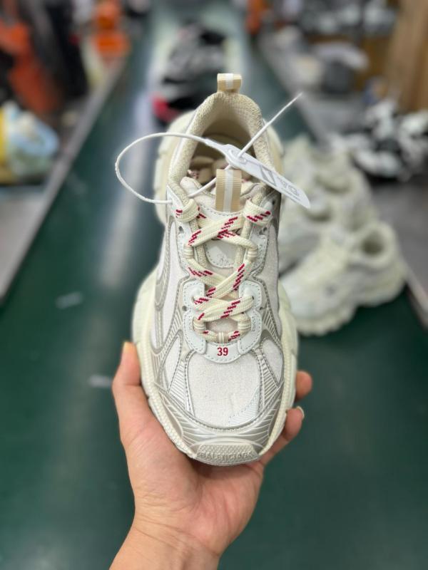 Balenciaga Runner Sneakers White 677403 W3RE1 9000