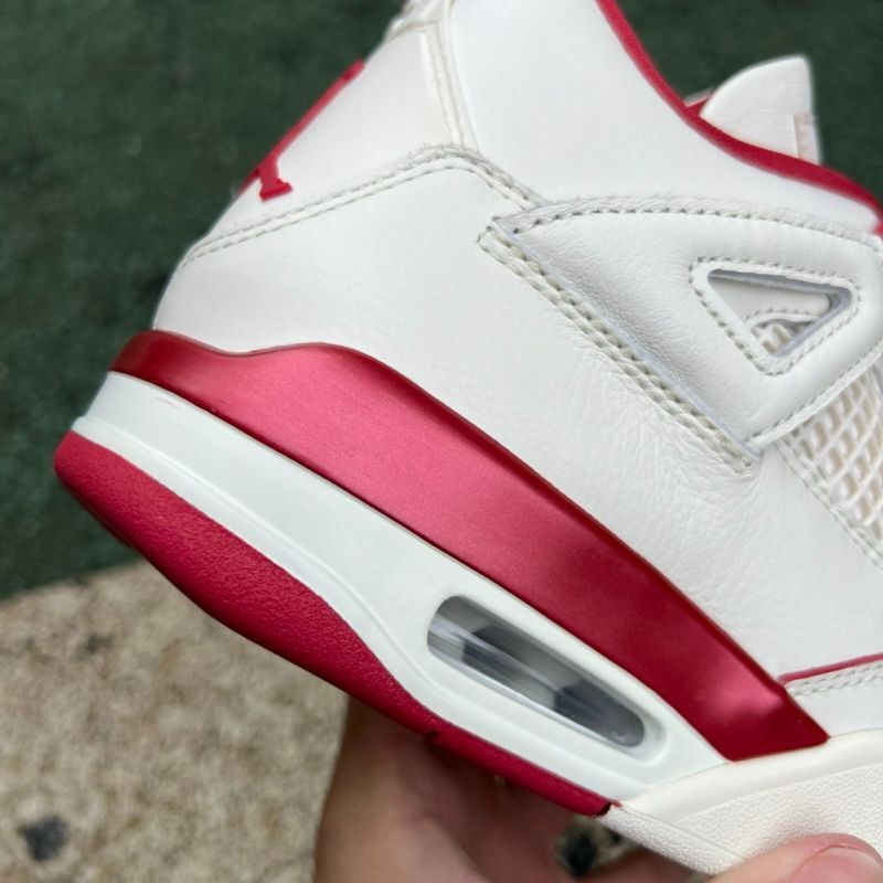 Air Jordan 4 Retro University Red Metallic CT8527-112