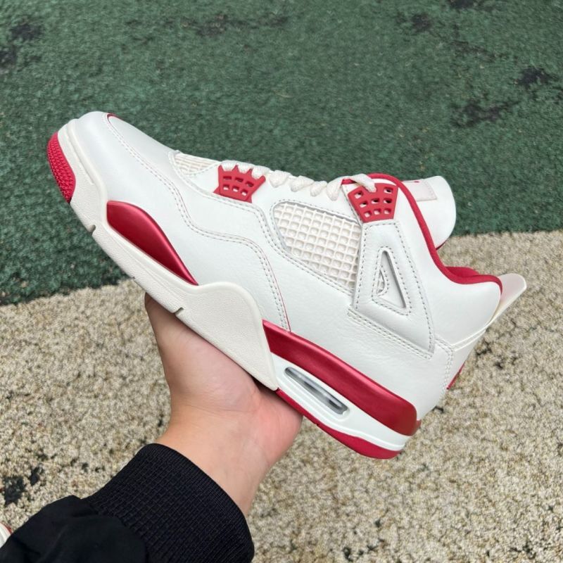 Air Jordan 4 Retro University Red Metallic CT8527-112