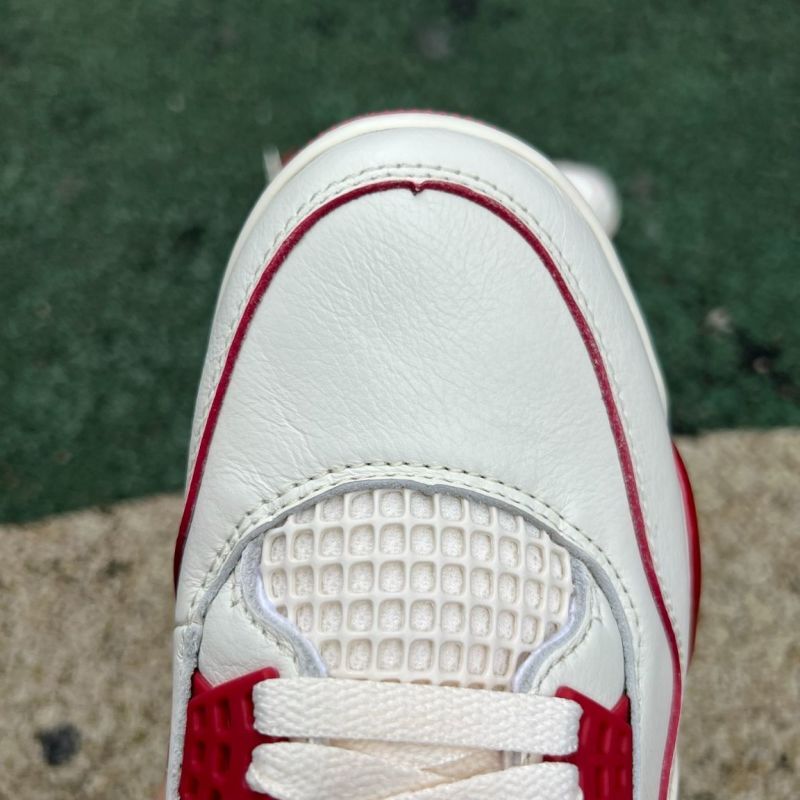 Air Jordan 4 Retro University Red Metallic CT8527-112