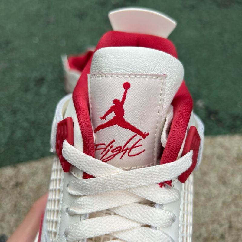 Air Jordan 4 Retro University Red Metallic CT8527-112