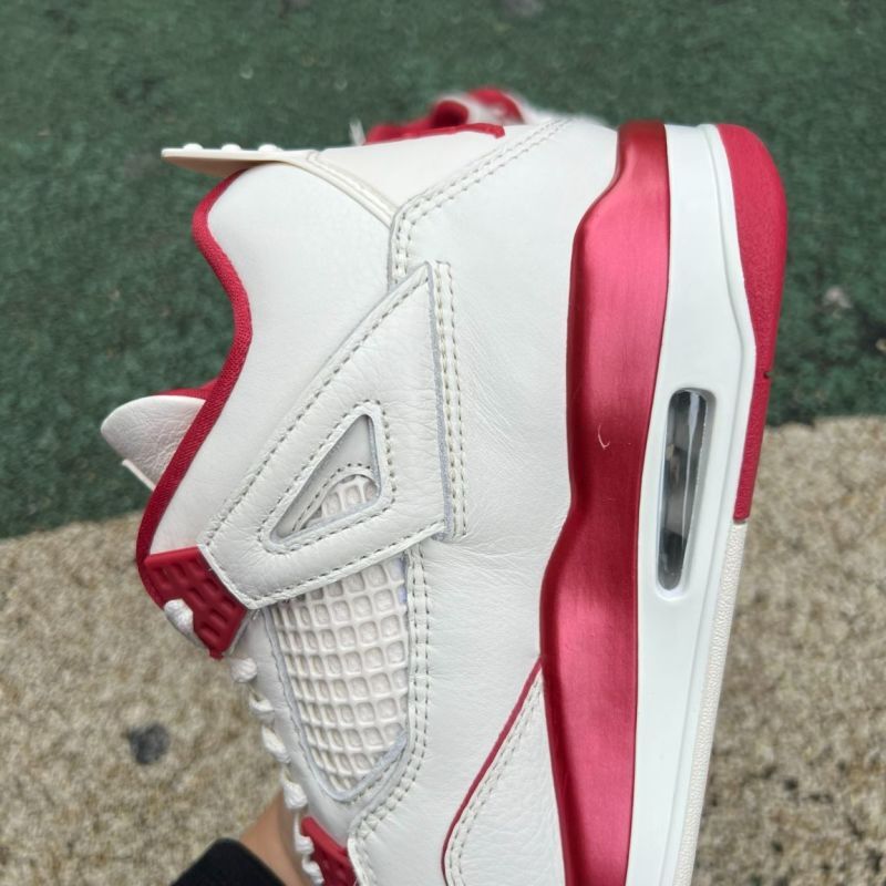 Air Jordan 4 Retro University Red Metallic CT8527-112