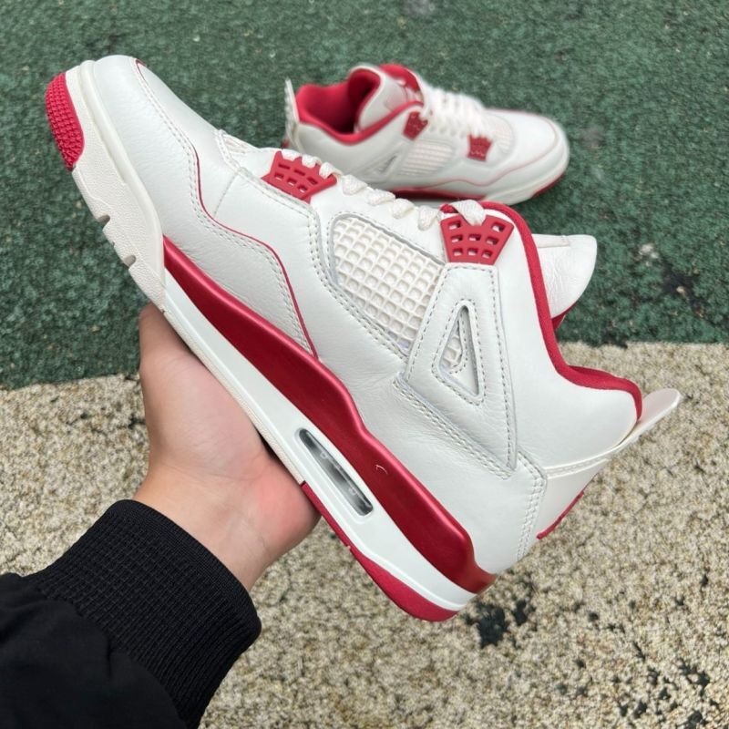 Air Jordan 4 Retro University Red Metallic CT8527-112