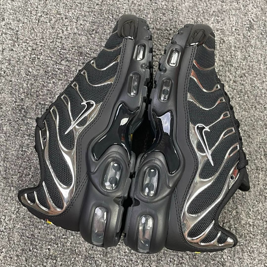Nike Air Max Plus Black Metallic Silver CD06094-001