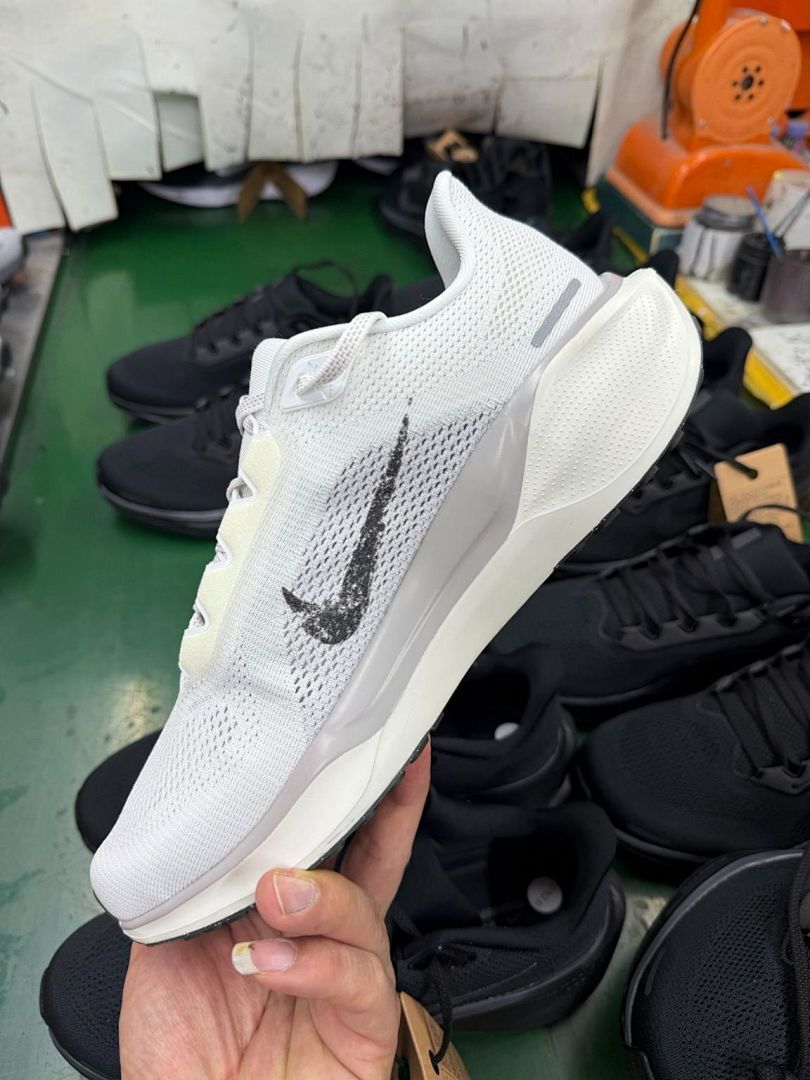 Nike Invincible Run Flyknit 4 ReactX Air Zoom Running Shoes White Black