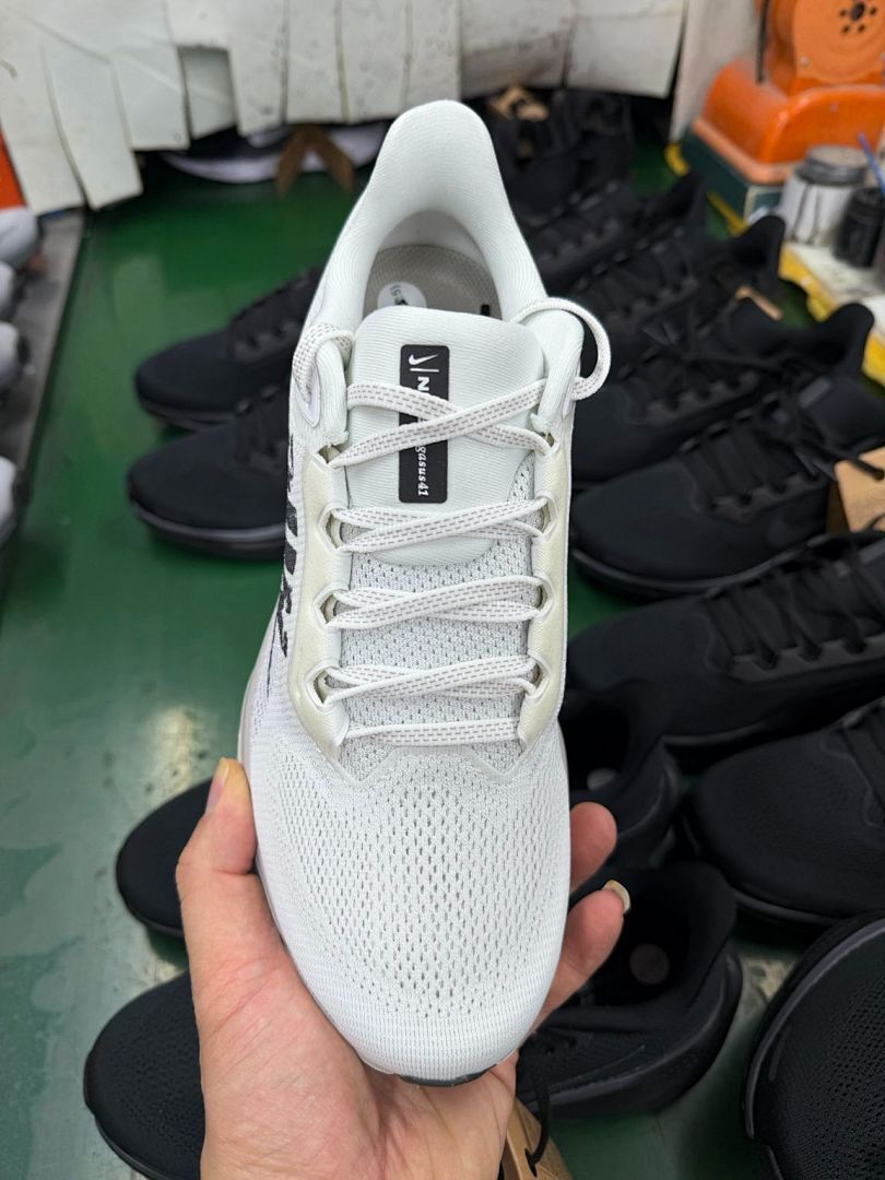 Nike Invincible Run Flyknit 4 ReactX Air Zoom Running Shoes White Black