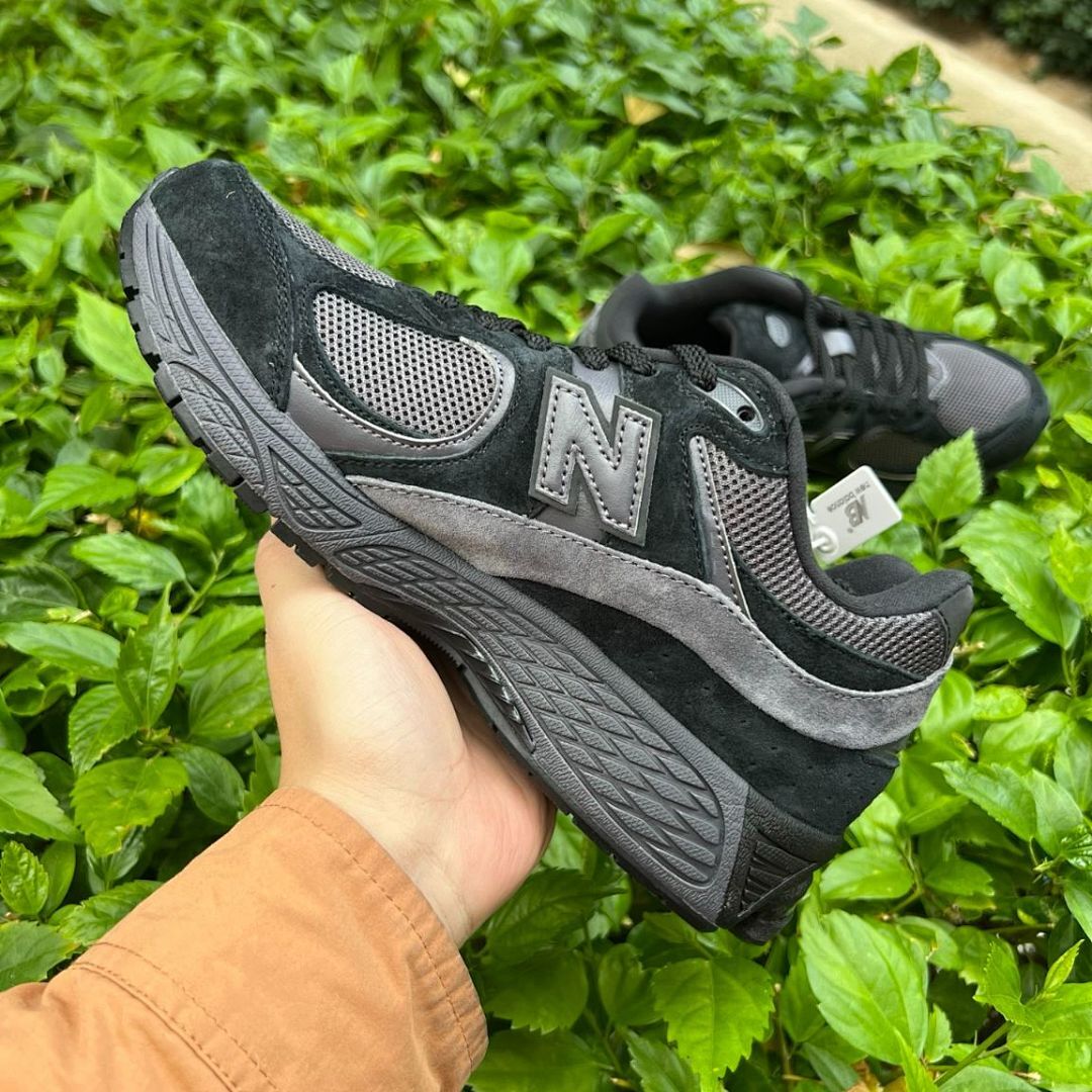 New Balance 2002R Phantom Dark Grey Black Lifestyle Sneakers M2002RVA