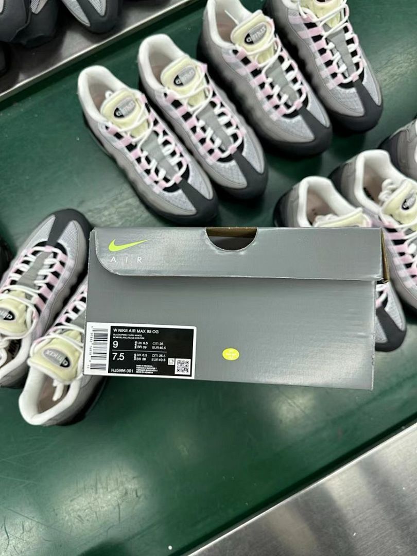 Nike Air Max 95 Grey Fog Pink Foam Black Sneakers DO6704-001