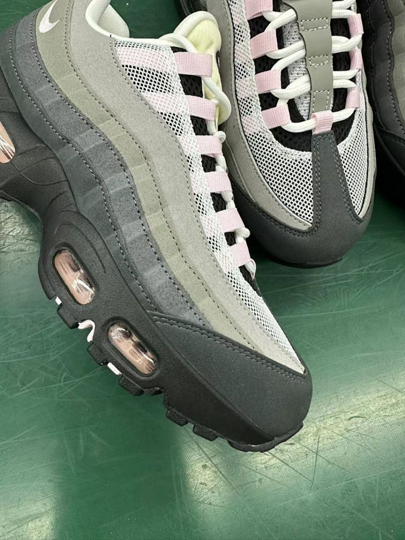Nike Air Max 95 Grey Fog Pink Foam Black Sneakers DO6704-001