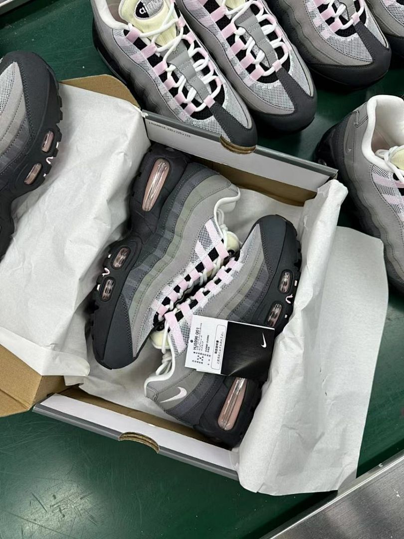 Nike Air Max 95 Grey Fog Pink Foam Black Sneakers DO6704-001