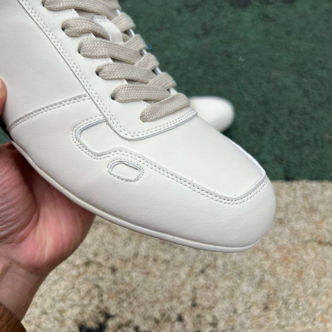 Unisex Cream Casual Low-Top Sneakers with Black Side Stripe