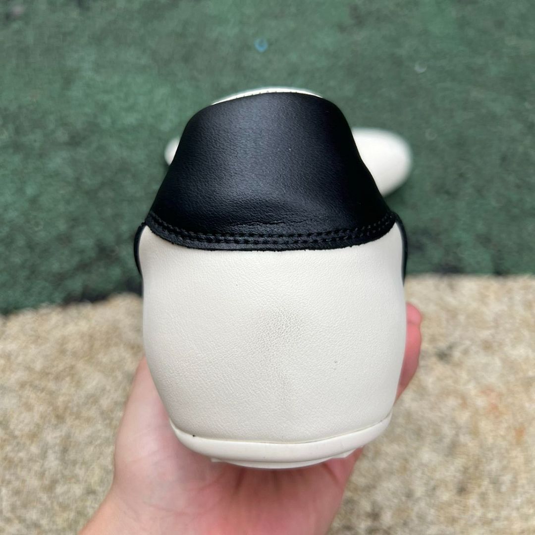 Unisex Cream Casual Low-Top Sneakers with Black Side Stripe