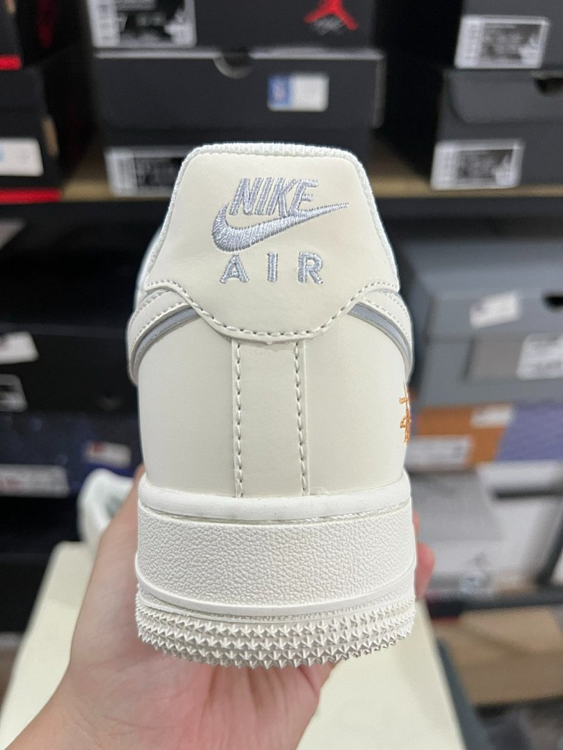 Nike Air Force 1 Low Stüssy Light Bone CZ9084-001 Sneakers Shoes Off-White Cream Metallic Swoosh
