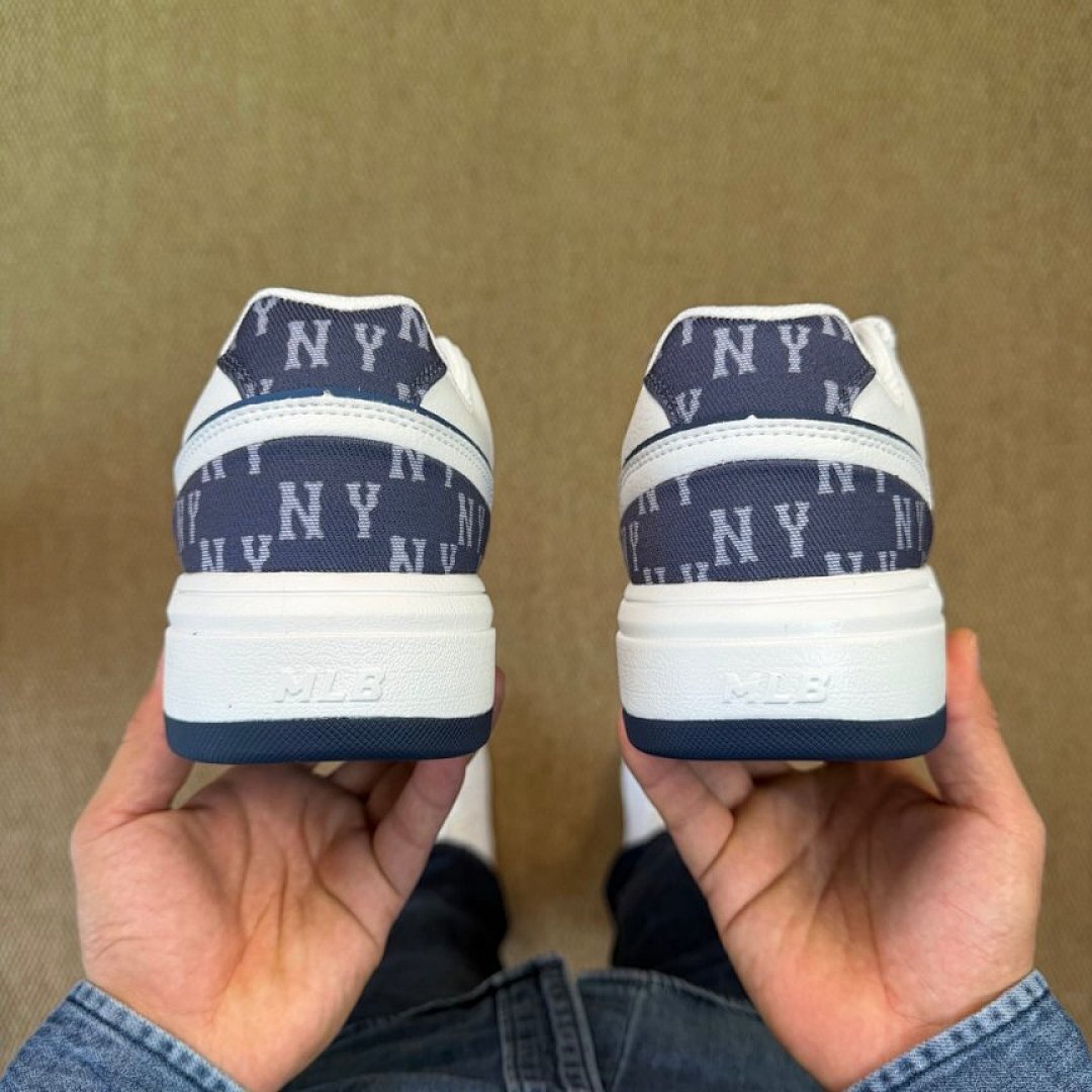 MLB New York Yankees Monogram Low Top Platform Sneakers White Navy