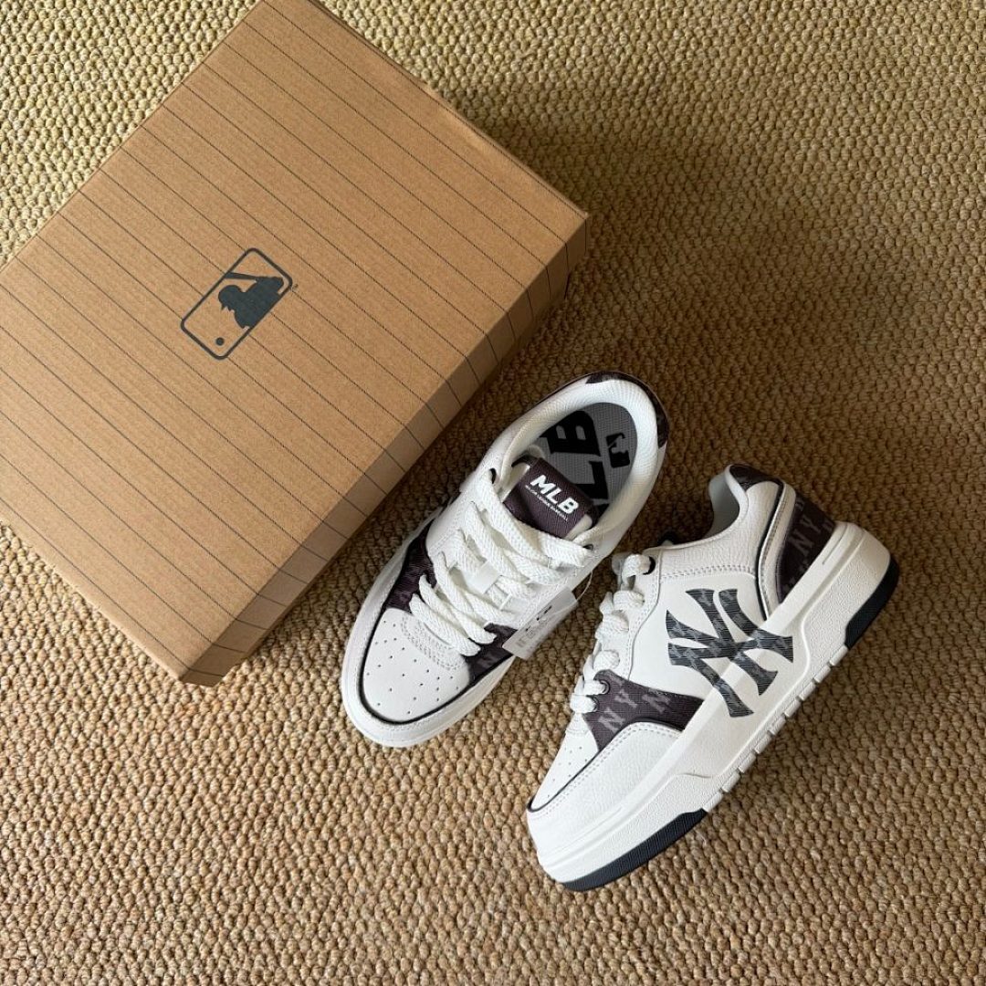 MLB New York Yankees Playball Origin Monogram Chunky Low Sneakers White Dark Brown 3ASXCAA2N-50BGS