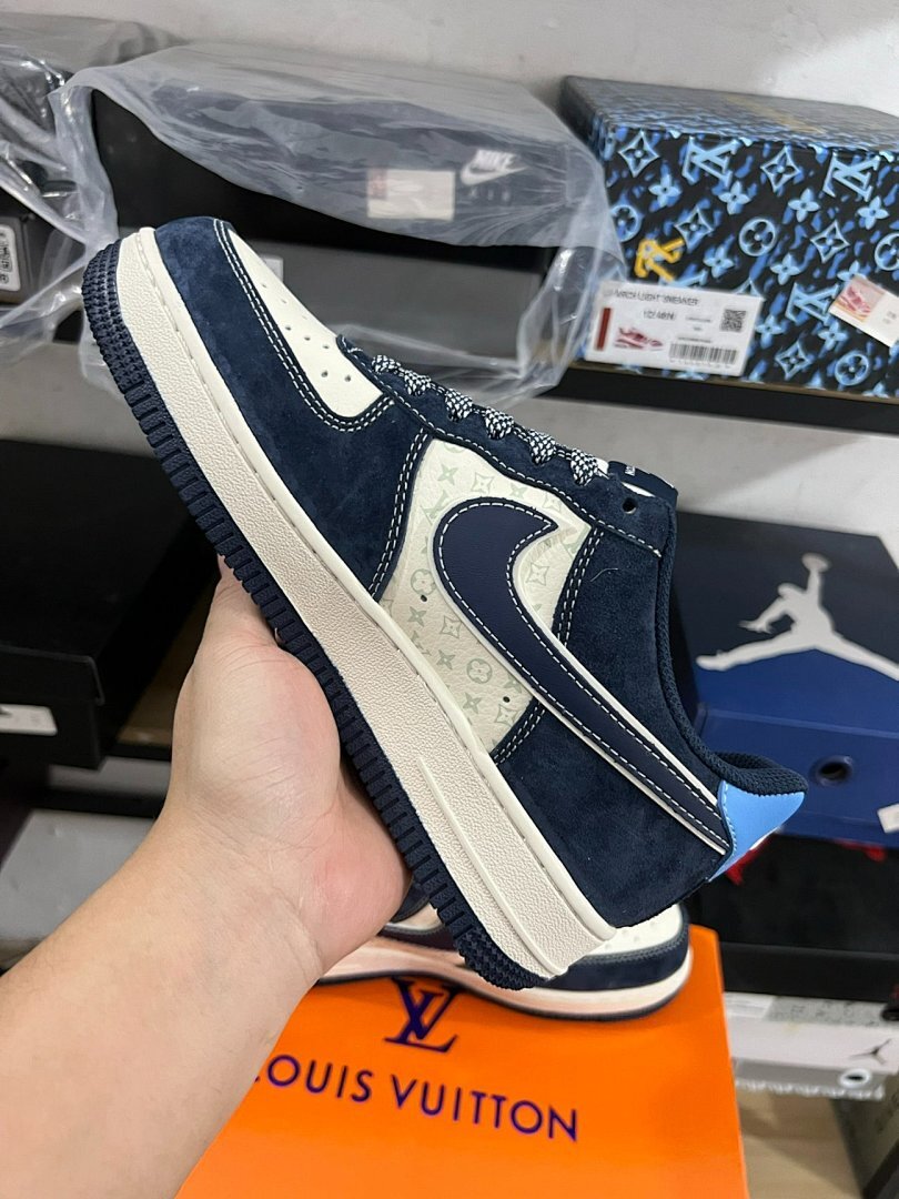 Louis Vuitton x Nike Air Force 1 Low Virgil Abloh Monogram Navy Blue Cream Sneakers N140