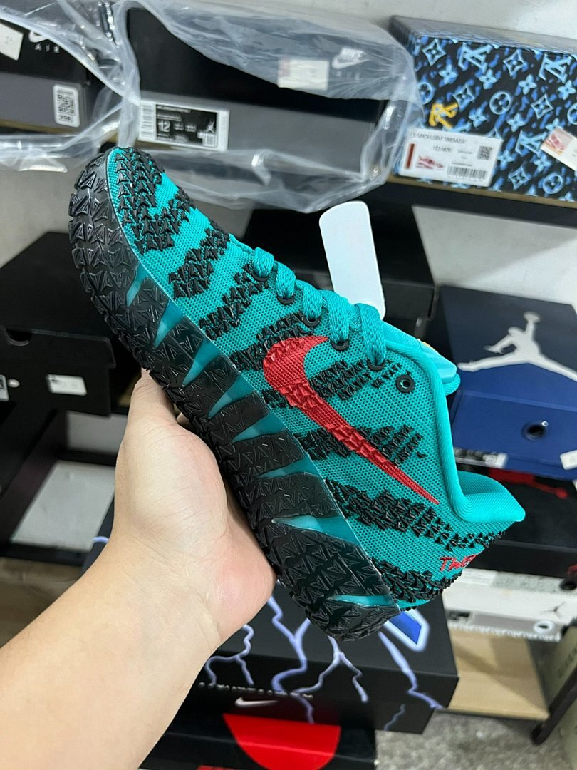 Nike Kyrie 4 Aqua Teal Black ZoomX Basketball Sneakers
