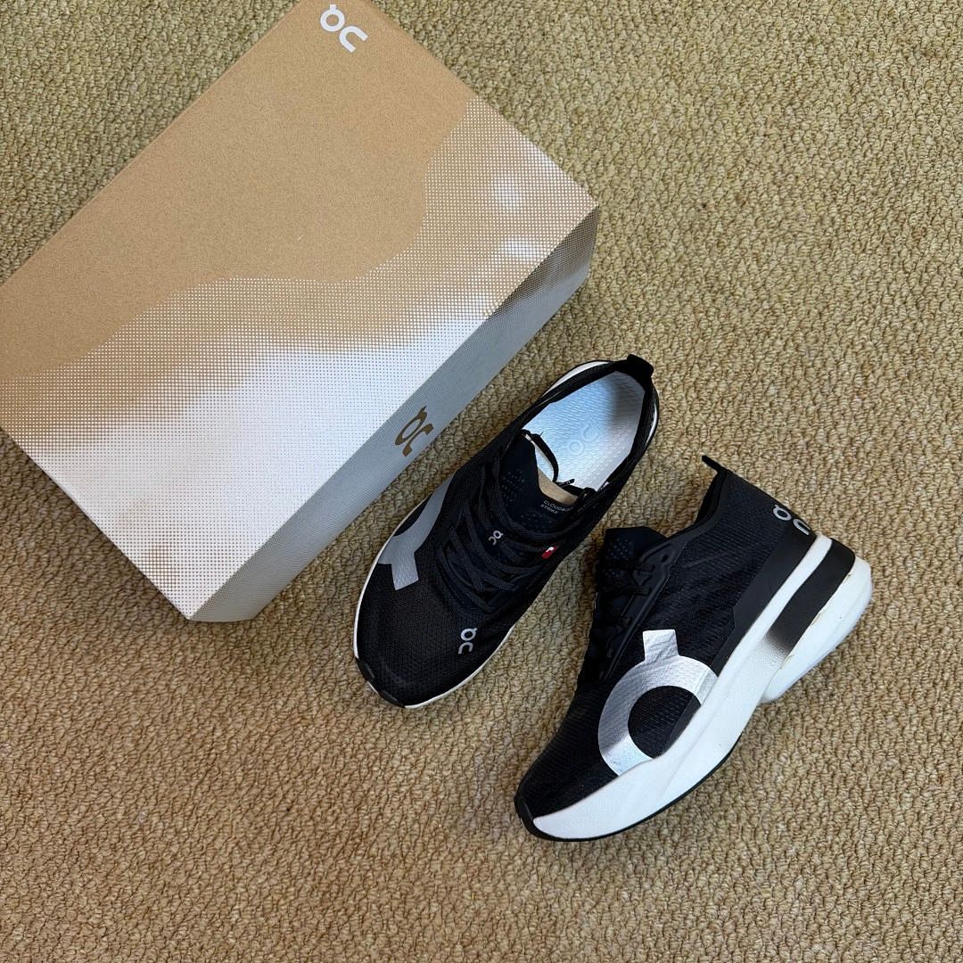 On Running Cloudgo Black Silver White Running Shoes