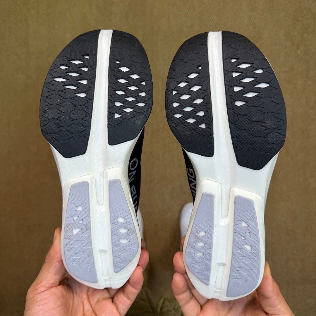 On Running Cloudgo Black Silver White Running Shoes