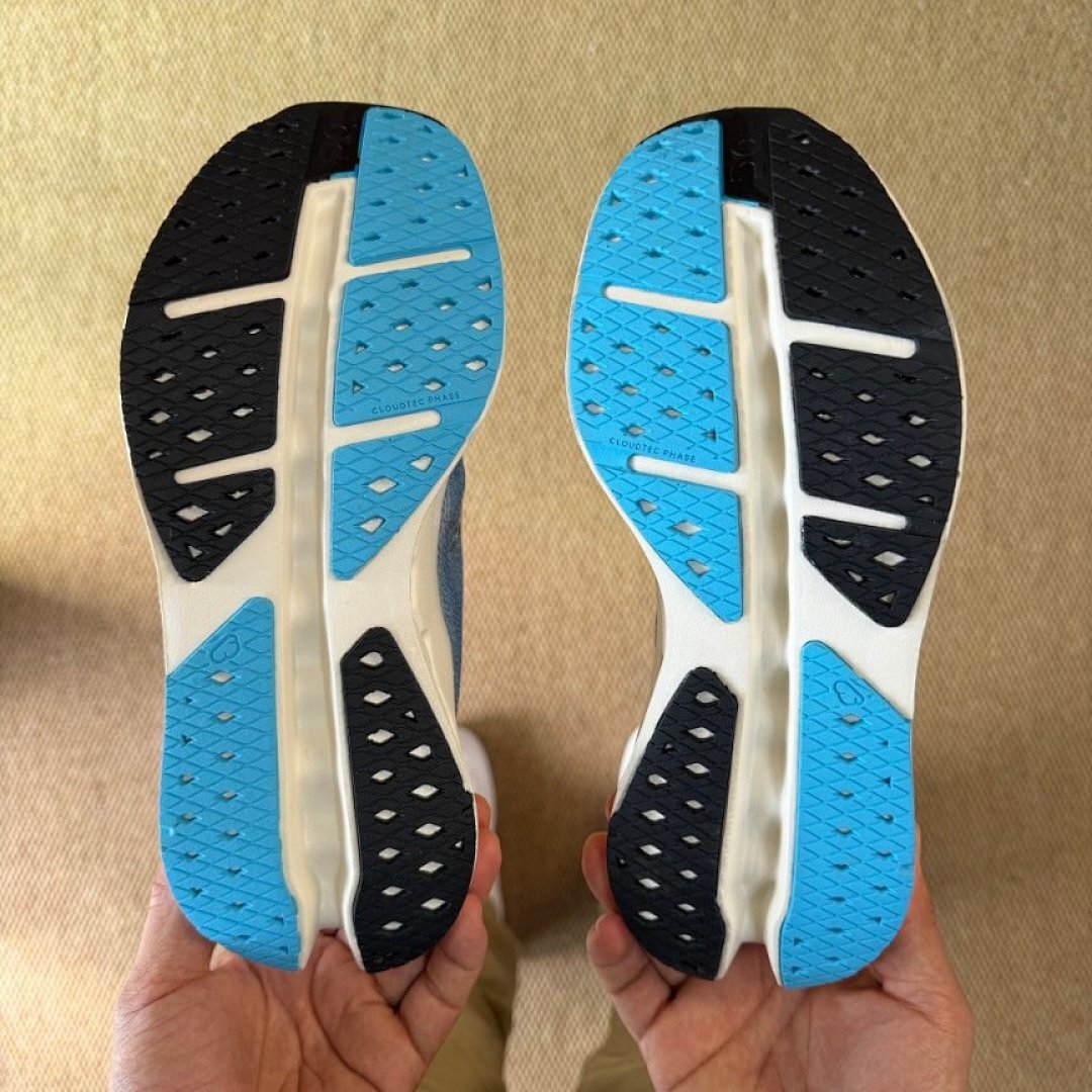 On CloudTec Phase Undyed Sky Light Blue Running Shoes 30.98270