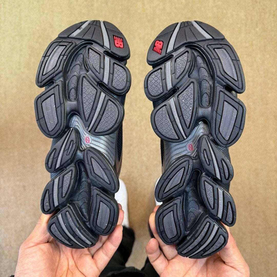 New Balance Black Silver Metallic Pod Sole Runner Sneakers