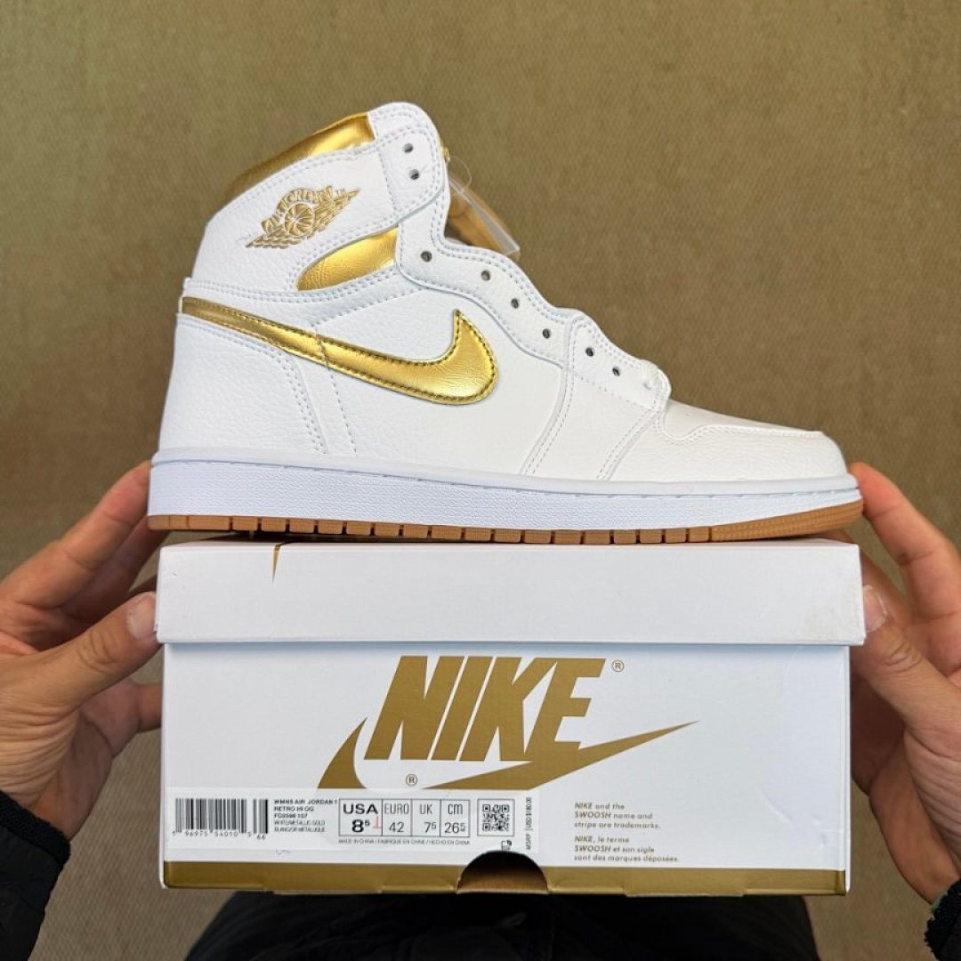 Nike Air Jordan 1 Retro High OG 'Metallic Gold' White Gold Gum Sole Sneakers 555088-103