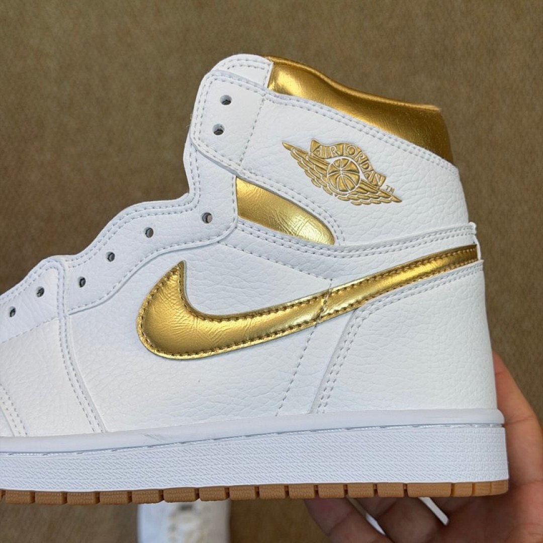 Nike Air Jordan 1 Retro High OG 'Metallic Gold' White Gold Gum Sole Sneakers 555088-103