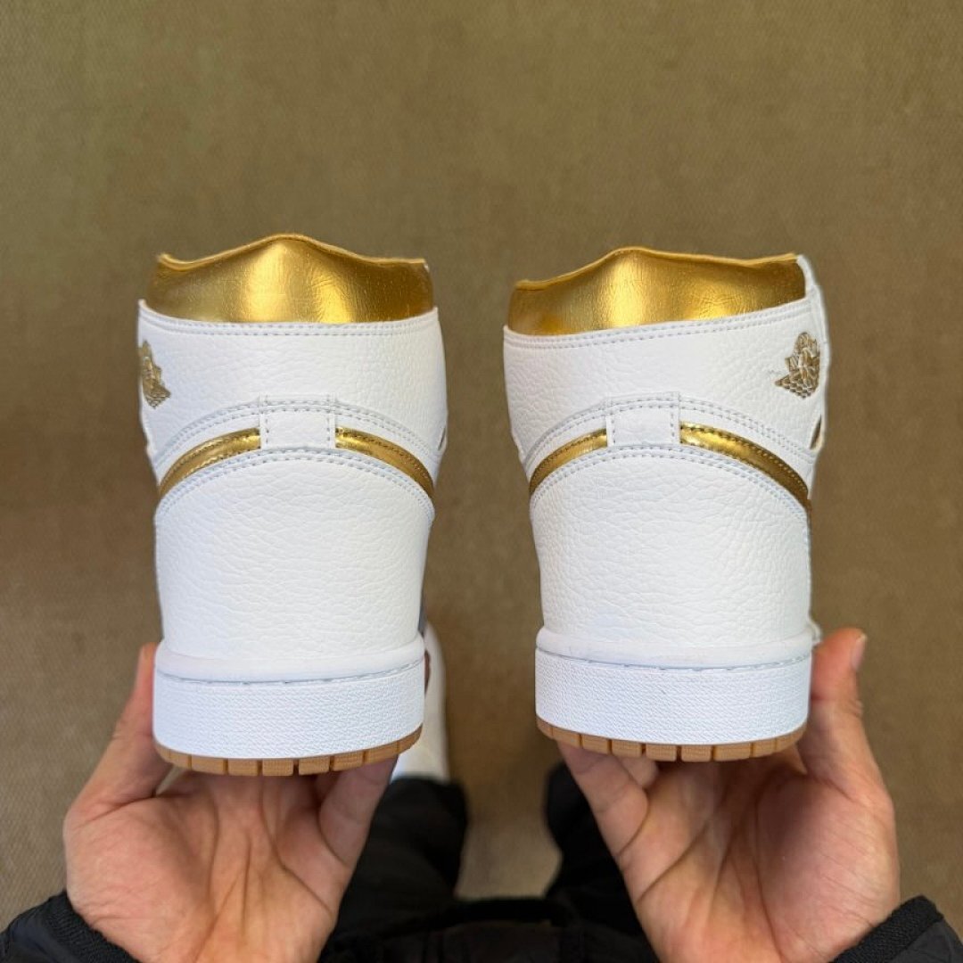 Nike Air Jordan 1 Retro High OG 'Metallic Gold' White Gold Gum Sole Sneakers 555088-103