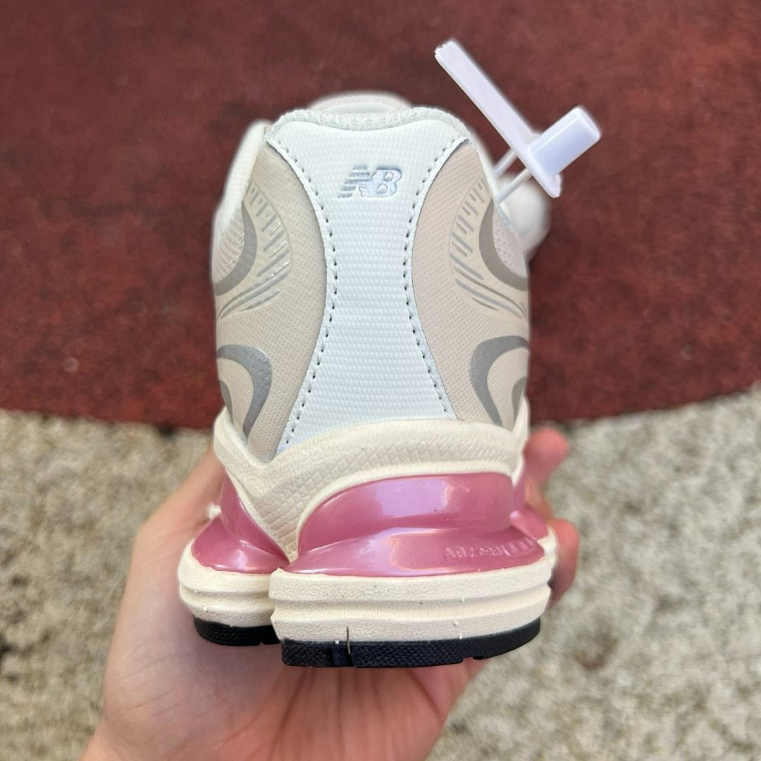 New Balance 1906R Sea Salt with Pink Haze Sneakers M1906REE