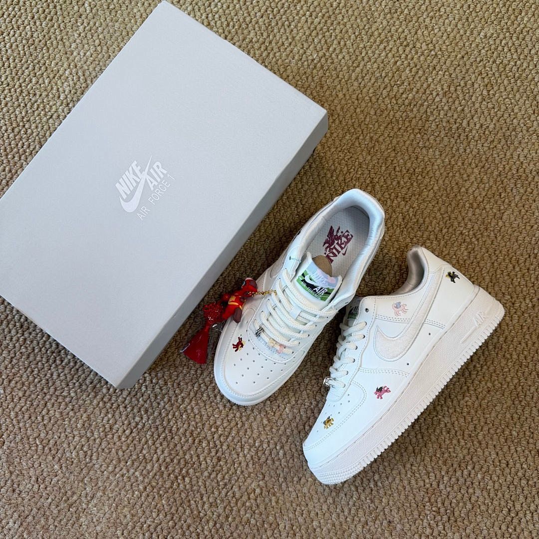 Nike Air Force 1 Low 'Year of the Dragon' 2024 White Embroidered Lunar New Year Sneakers FZ5069-111