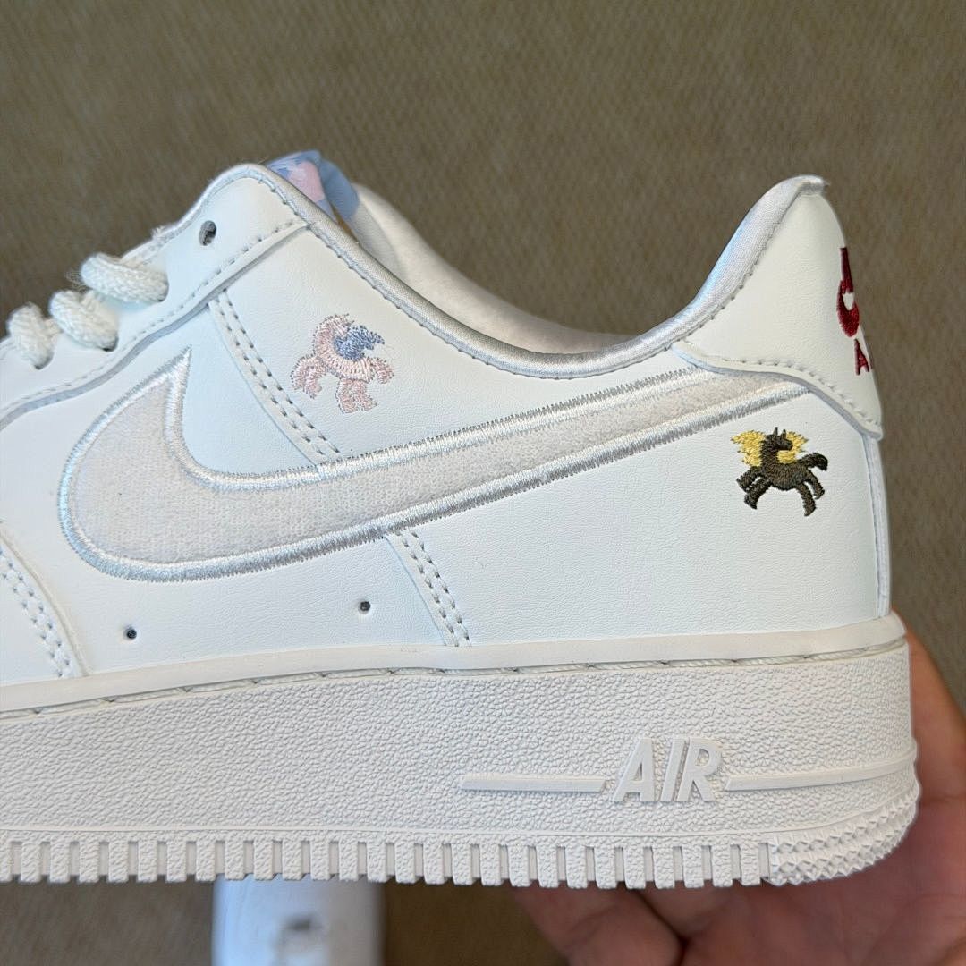 Nike Air Force 1 Low 'Year of the Dragon' 2024 White Embroidered Lunar New Year Sneakers FZ5069-111