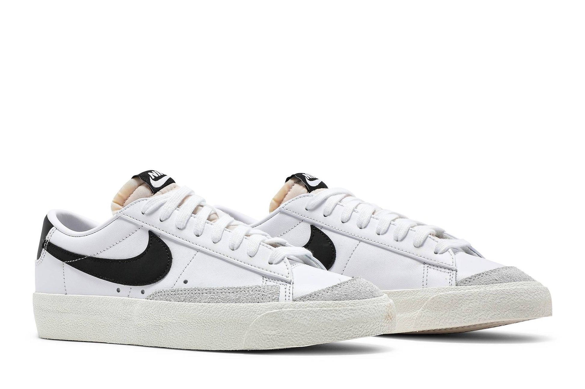 ( Women ) Nike Blazer Low '77 'White Black' DC4769-102