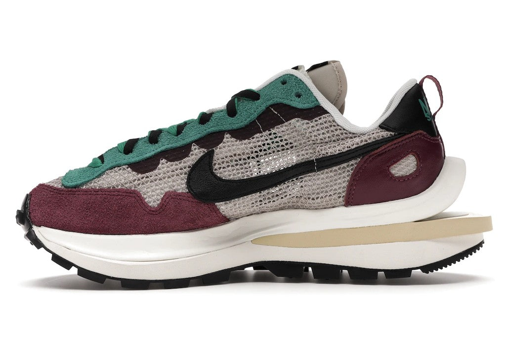 Nike Vaporwaffle Sacai Villain Red Neptune Green
