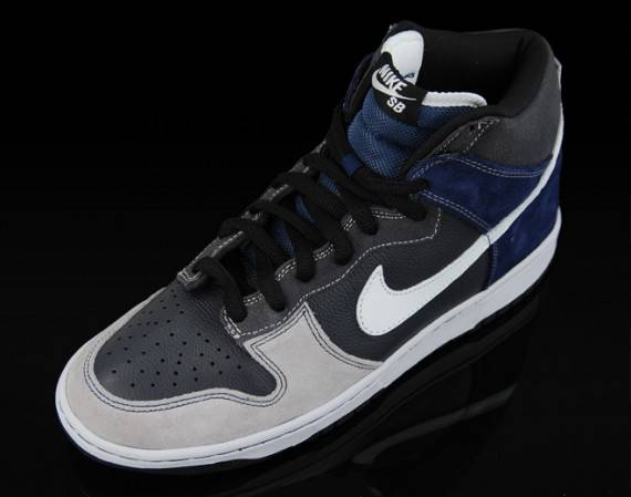 Nike Dunk High Pro SB Un-Futuras 305050-015