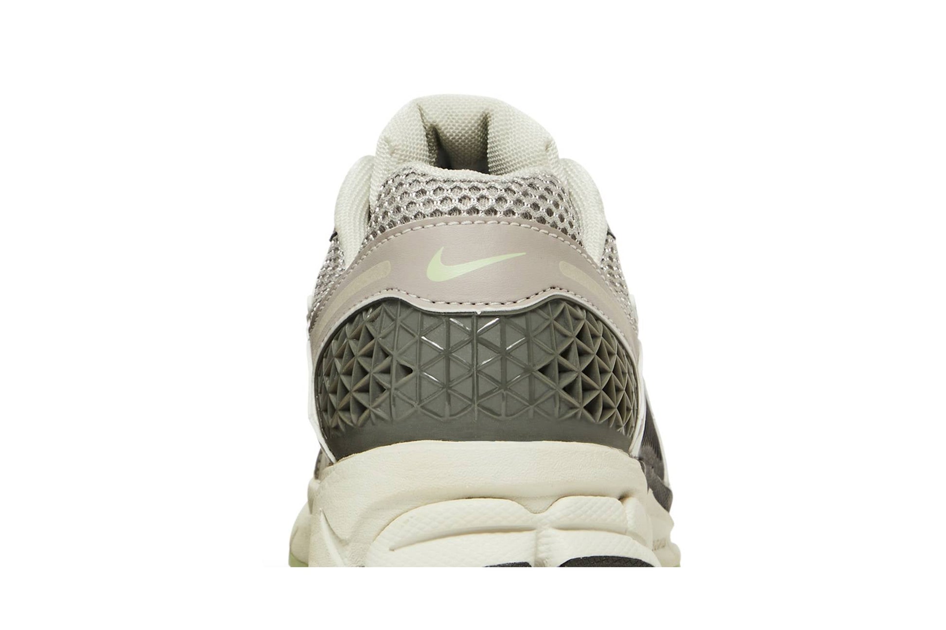 ( Women ) Nike Zoom Vomero 5 'Cobblestone And Flat Pewter' FB8825-001