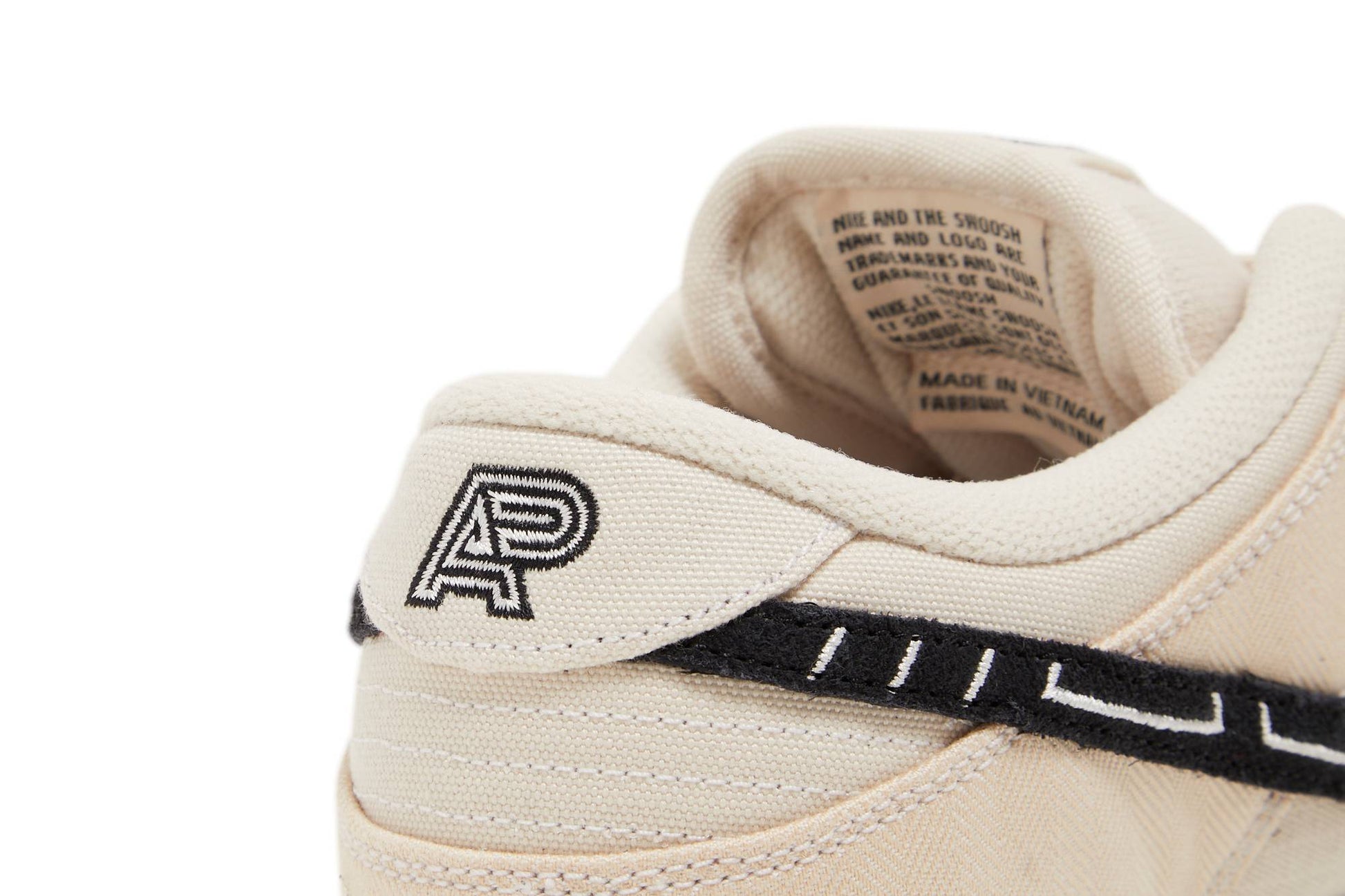 Albino Preto X Nike SB Dunk Low 'Fossil' FD2627-200