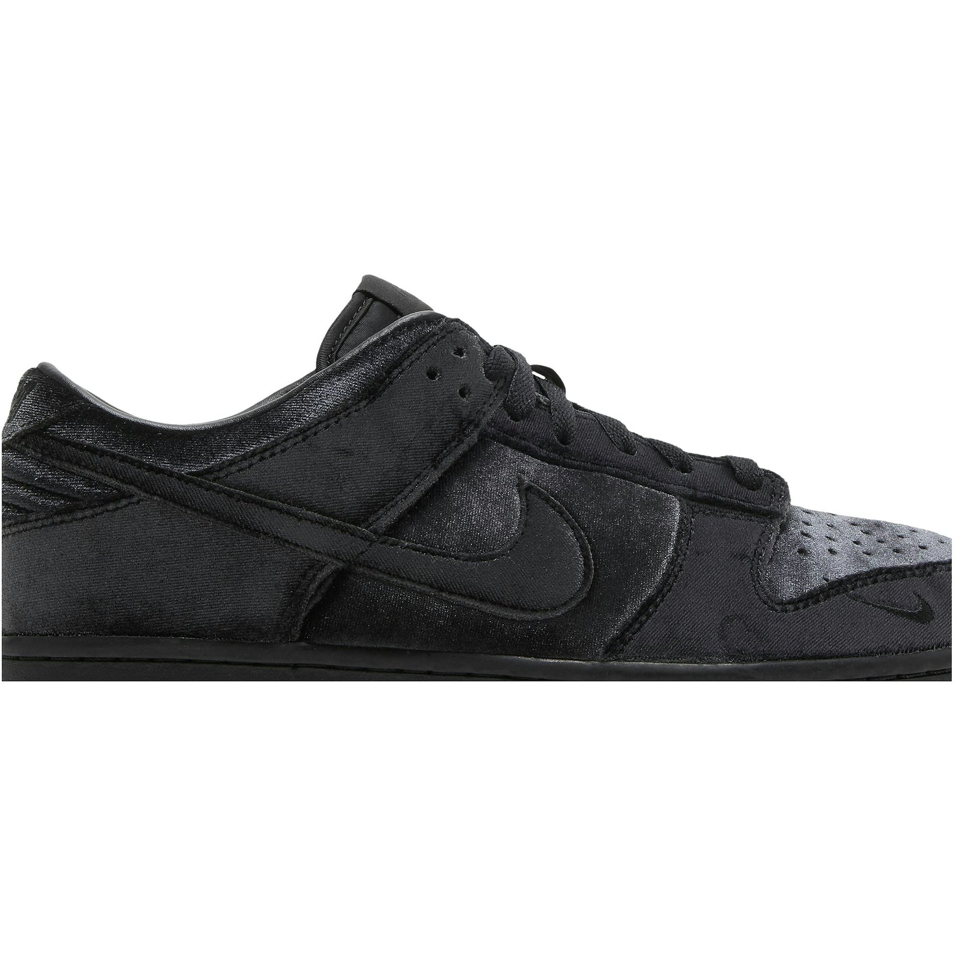 Dover Street Market X Nike Dunk Low 'Triple Black' DH2686-002
