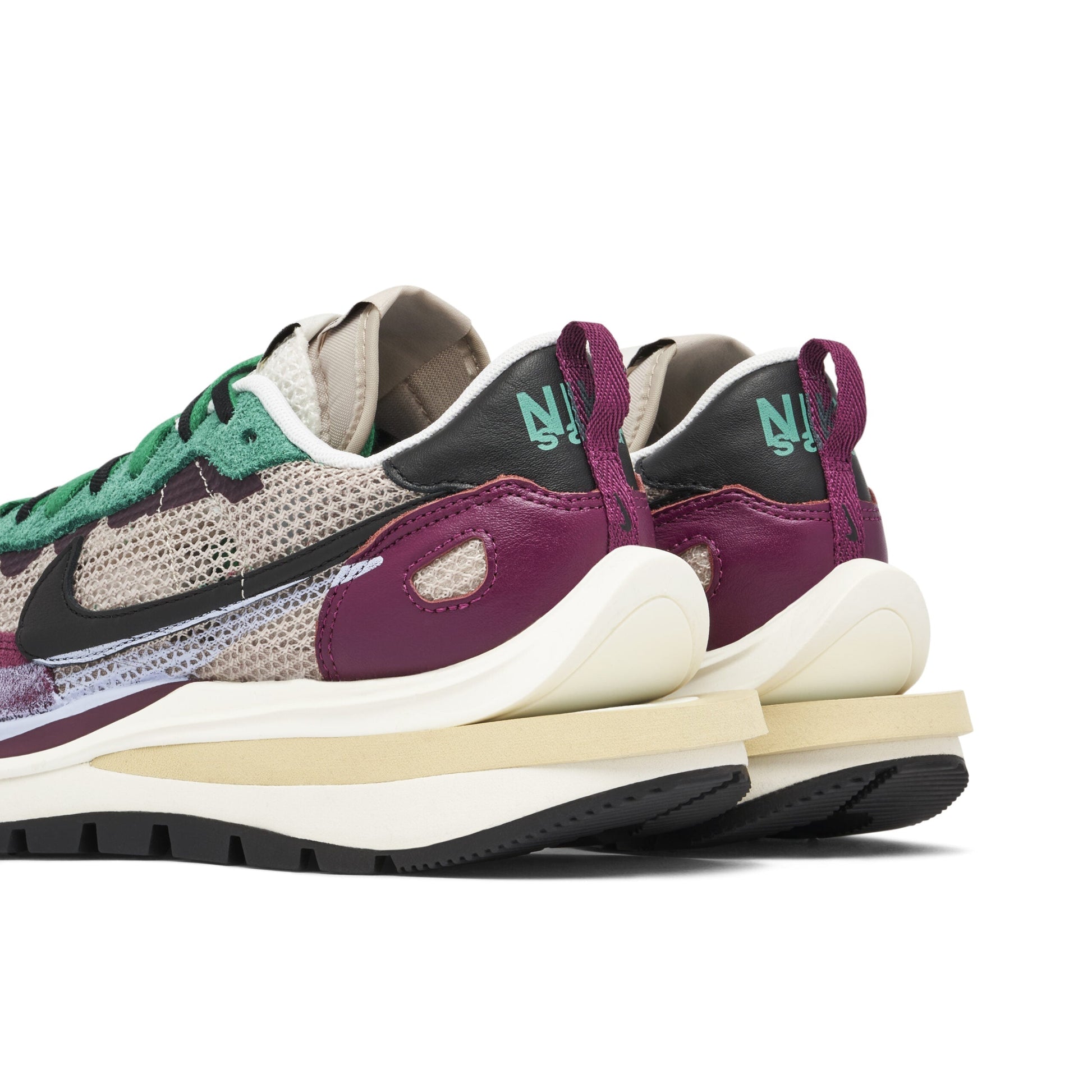 Sacai X Nike Vaporwaffle Red Green