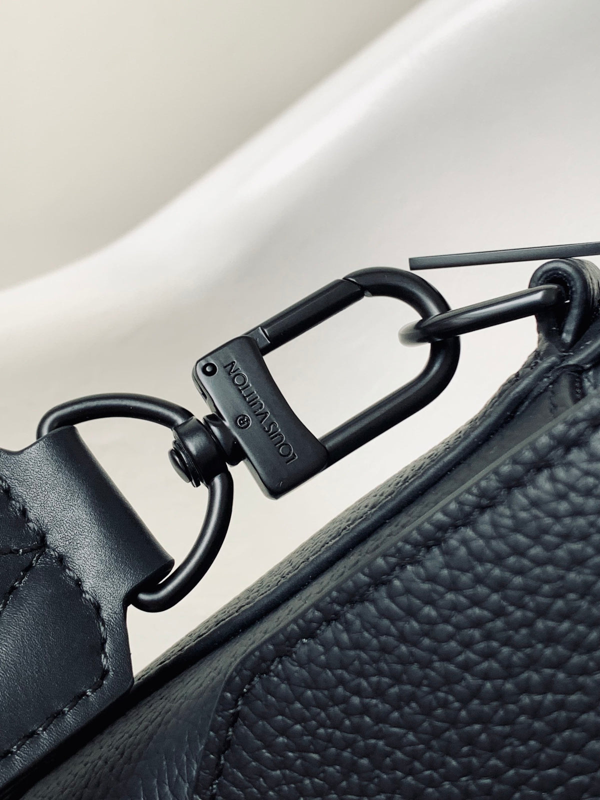 Louis Vuitton Aerogram Takeoff Messenger Bag - Black Leather Crossbody