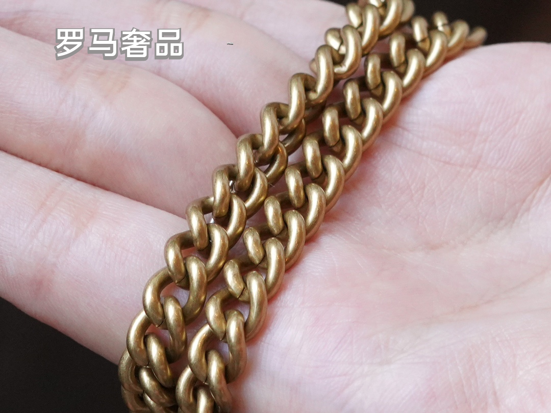 Gucci Luxury Black Chevron Quilted Leather Crossbody Bag with Gold Chain