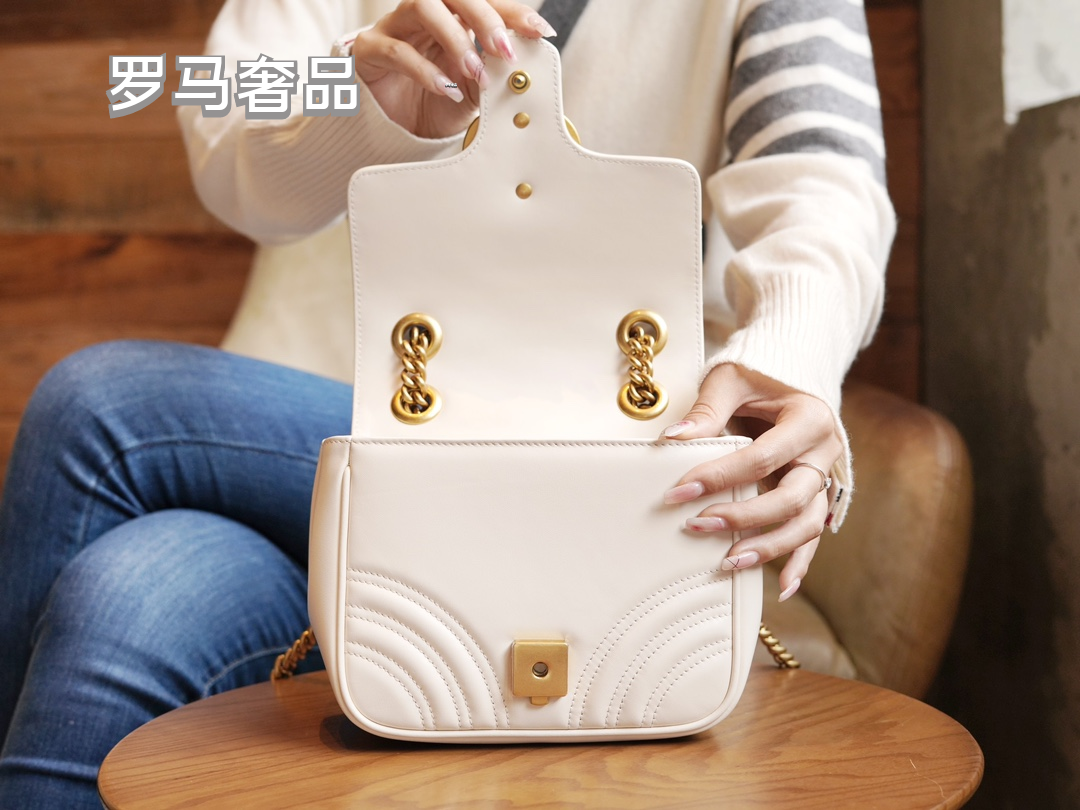 Gucci Elegant Quilted White Leather Shoulder Bag with Gold Chain Strap